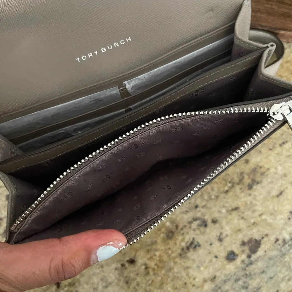 New 🥰 Tory Burch Emerson chain crossbody/ wallet - Picture 7 of 9